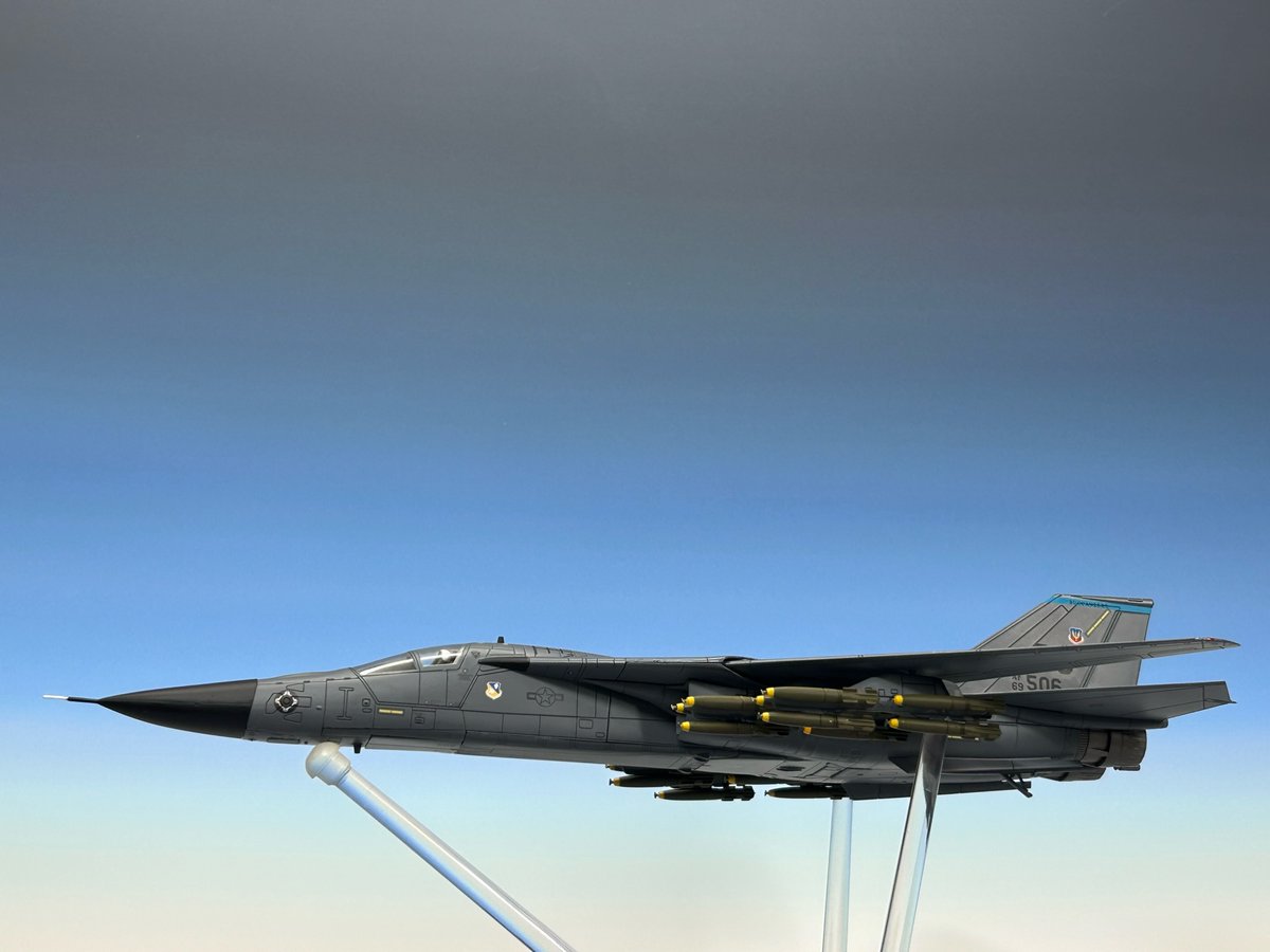F-111G
なぜか流れがF-111になってしまった…🥺
このダークグレーがB-1ランサーみたいで(個人の感想)カッコイイ😏
#F111Aardvark #アードバーク #飛行機模型