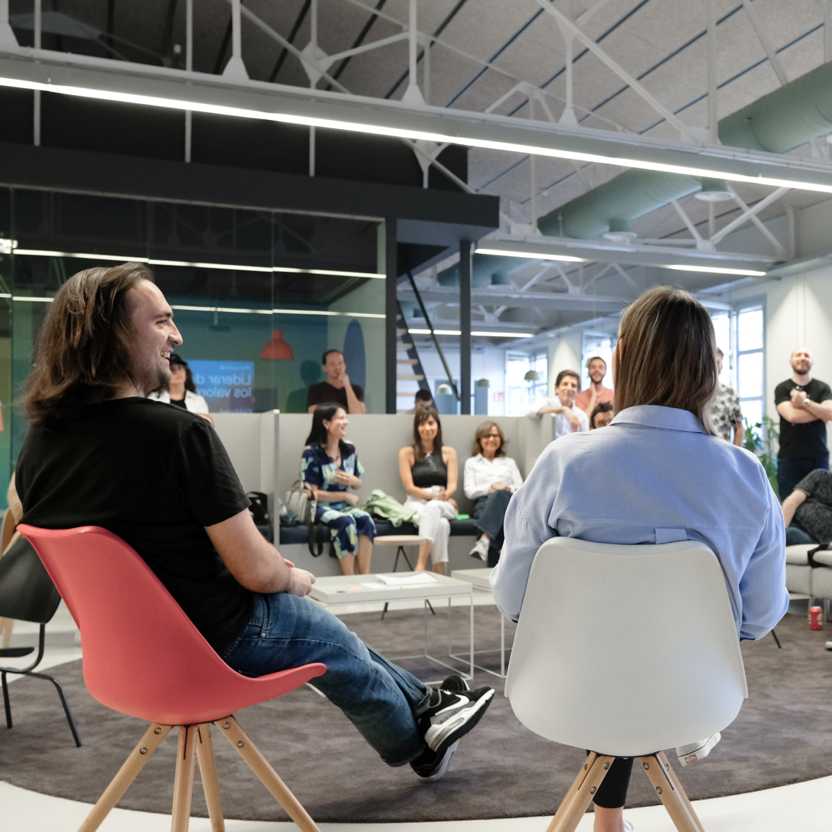 WeareStooa's tweet photo. 🐠 Fishbowls are our passion at #RunroomLAB! We love having them face-to-face but we also enjoy them online with our tool. 👩‍💻 Create your fishbowl and let the conversation begin! 🚀 #WeAreStooa #fishbowl https://t.co/RnwkKUbB7S