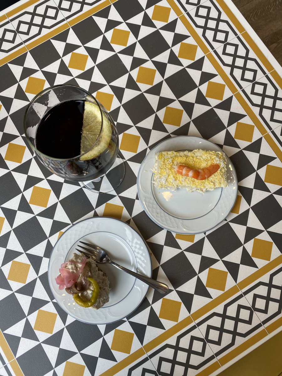 JesssMcFly's tweet image. Tanto lavar copas me despertó el apetito… #pinchos #paisvasco