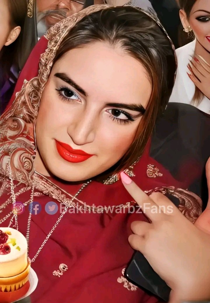 Mashooque78610's tweet photo. The greatst women miss Bakhtawar Bhutto zardari Sahiba she is a brave women &amp; im big fan
#GiveMeReplYMadamBakhtawar https://t.co/lLYBrzbZ0o
