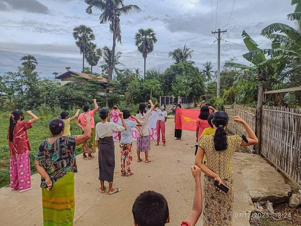 Honeyhoney78942's tweet photo. The protest against genocidal military dictatorship was held by the protesters of Shwe Nwe Thway Strike in Yinmarbin township today.  #WarCrimesOfJunta #2023Jul13Coup #WhatsHappeningInMyanmar https://t.co/ey4dQp5xME