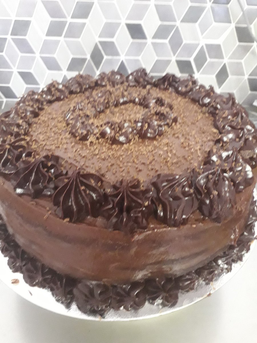 deelyscafe's tweet photo. Hi Folks! 👋😀Here at Deelys we are gearing up for a very busy few weeks with the Arts Festival and Galway Races! If you decide to join us we hope we will serve you well. Thanking you 🤗,...remember folks ALL our cakes, scones and soda bread are handmade on site in our new bakery https://t.co/piHqX11rCx