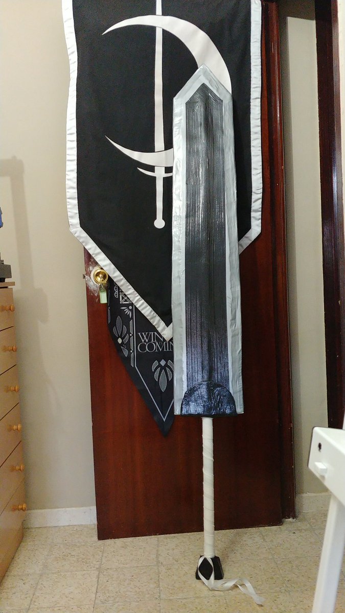 Aeterna_Nocte's tweet photo. Aquí tenéis al bicho de 1.80 de longitud apto para el deporte y para cosplay!!

¿Te lo vas a perder? 

#larp #softcombat #Berserk #GUTS #LevelUB23 https://t.co/xBwAEEvv0G