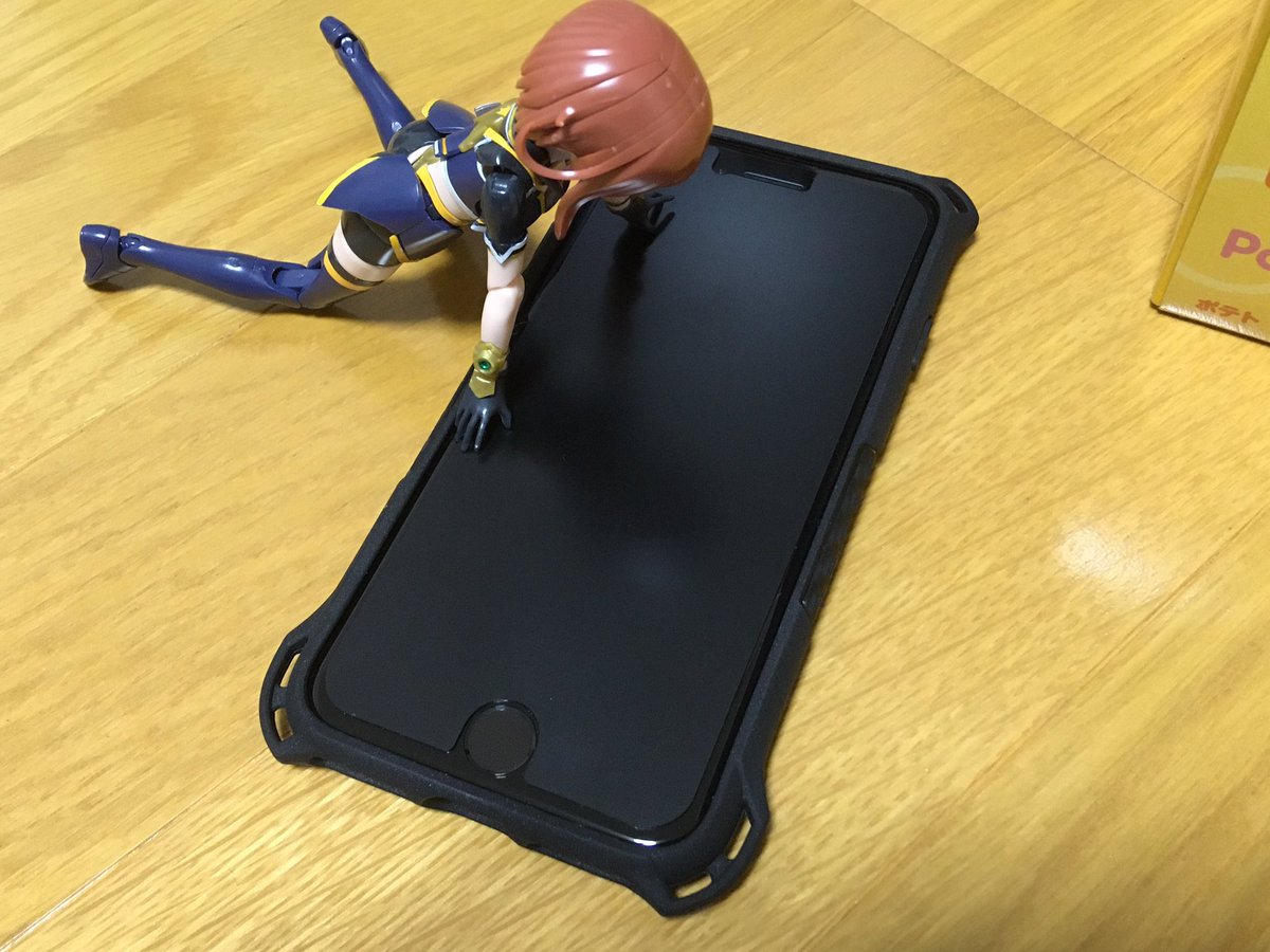FrxYukikazeB503's tweet photo. 新しくした携帯、iPhoneSE3にカバーを付けました!
すぐみ「ふむふむ…これは頑丈そうなカバーっスね。
これなら隊長がうっかり落としても平気っスね!」
まあ、カバーにキズは付くから落とさないように気をつけるけどね…
#ELECOM
#ZEROSHOCK https://t.co/Q7MtwqyAdg