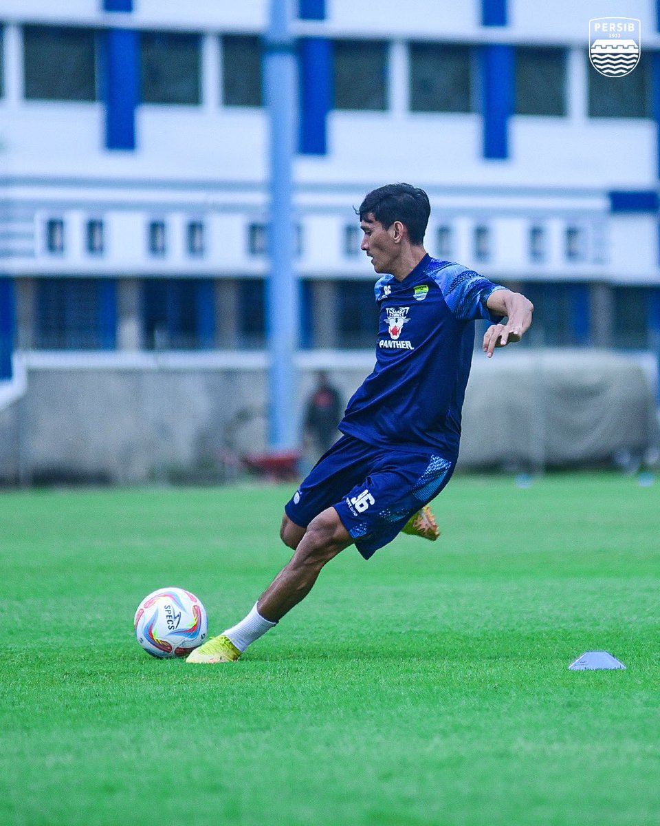 persib's tweet photo. Siap untuk besok 🔵

#PERSIB https://t.co/oUuqbwXKhr