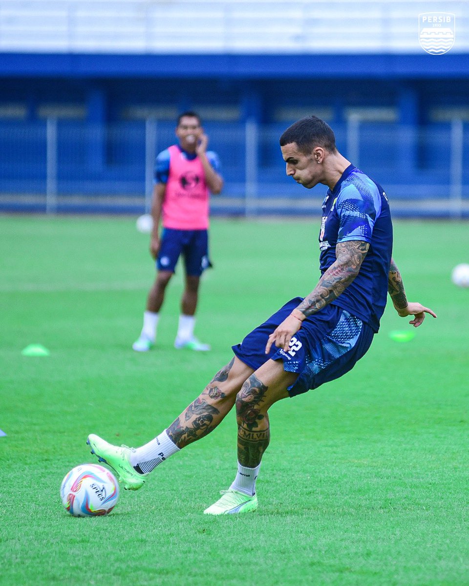 persib's tweet photo. Siap untuk besok 🔵

#PERSIB https://t.co/oUuqbwXKhr