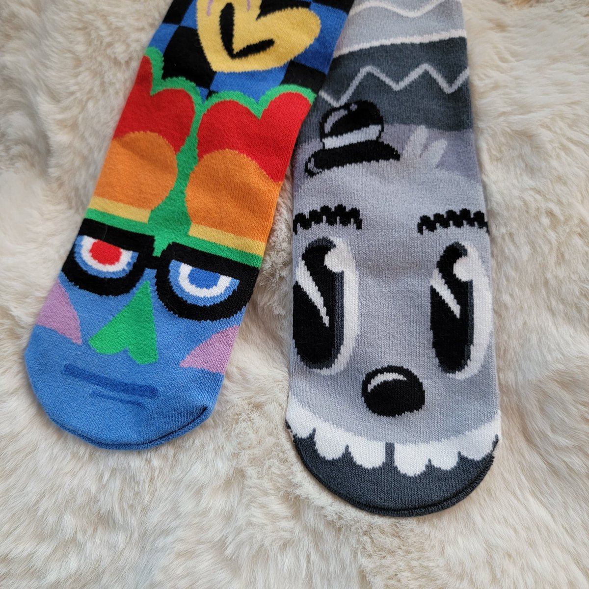 natebear's tweet photo. They look like they should be friends. @jasonnaylor #PalsSocks #wedontmatch https://t.co/CKvhnmPdcI