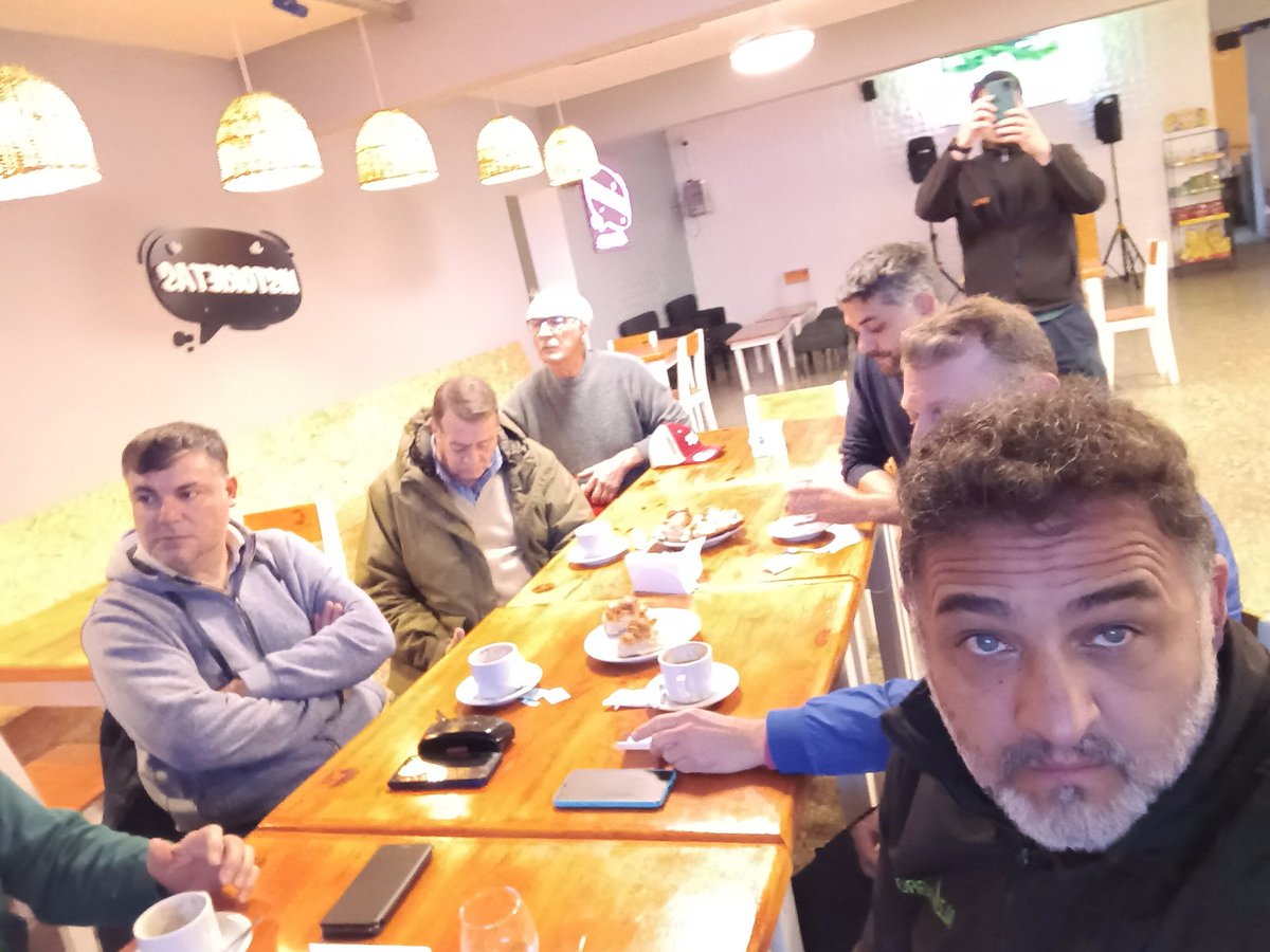 PabloBritosalz's tweet photo. Seguimos con las reuniones de capacitación denla red con nuestro distribuidor de Junin
@ALZ_Agro @cm_rossetti @Santi_Caterina @JDelorfa
#Alz360 https://t.co/W8dXJAWA8y