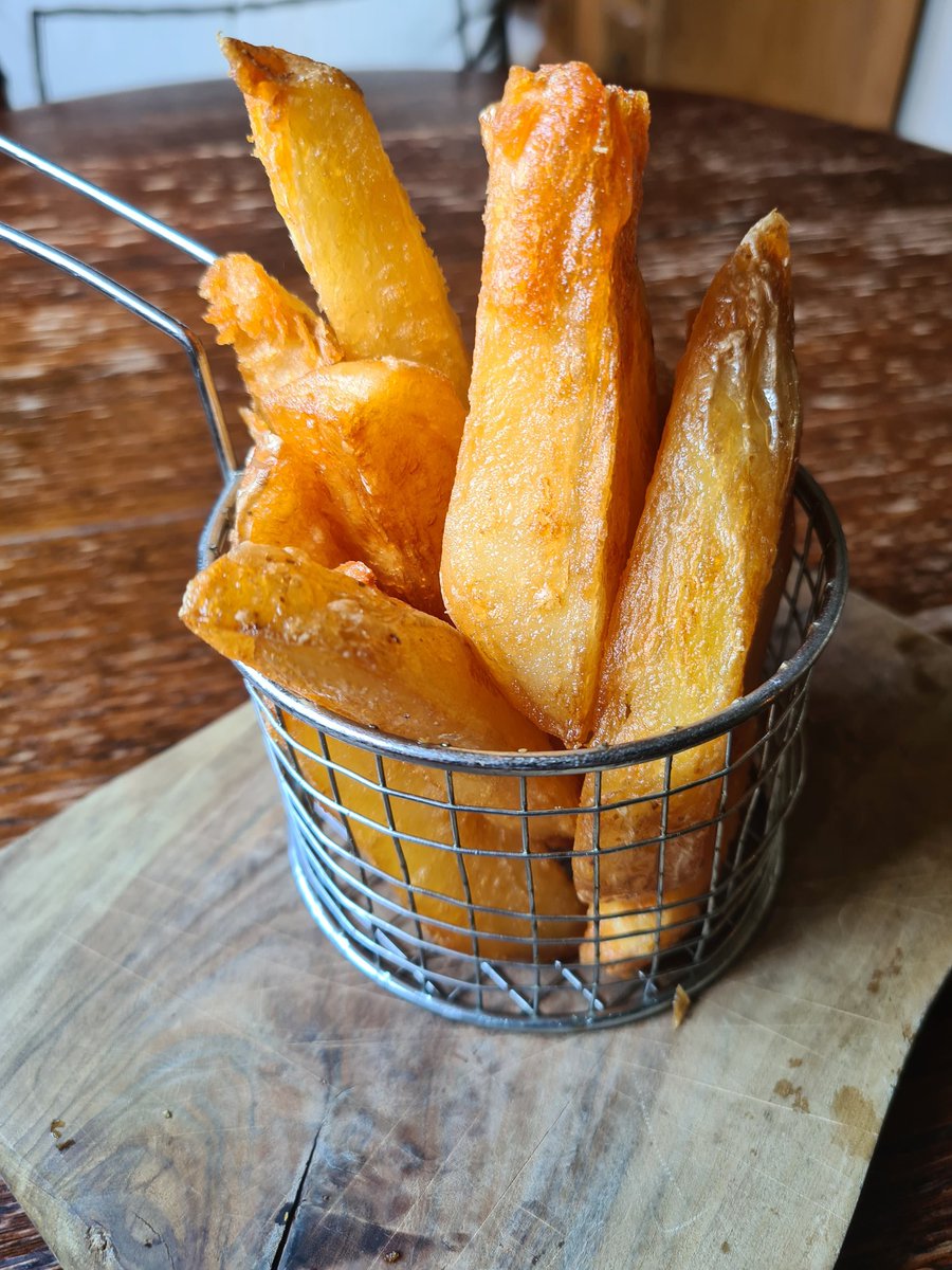 Chips.
Part of pub life.....
There's chips and there's chips