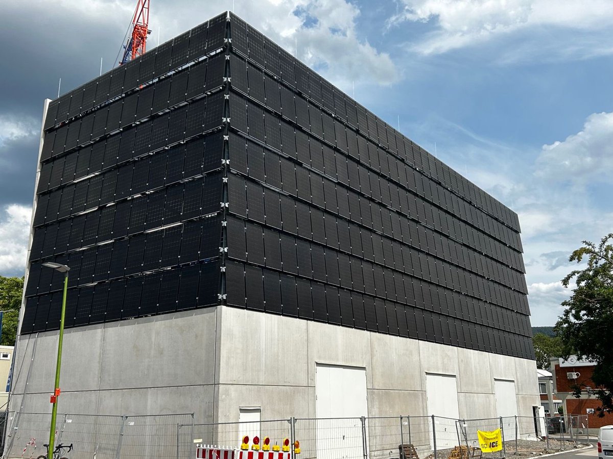 SolarInMASS's tweet photo. #BIPV on an ice storage structure?
“#IceStorage - I am undecided what I like better, the facade #PV or #ThermalStorage unit. Nice to see them integrated here in #Heidelberg, #Germany.” https://t.co/vojAPV7Rlo