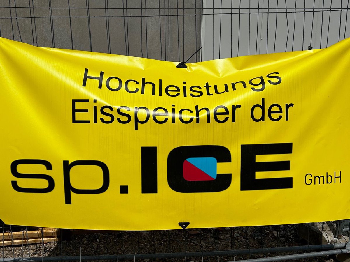 SolarInMASS's tweet photo. #BIPV on an ice storage structure?
“#IceStorage - I am undecided what I like better, the facade #PV or #ThermalStorage unit. Nice to see them integrated here in #Heidelberg, #Germany.” https://t.co/vojAPV7Rlo