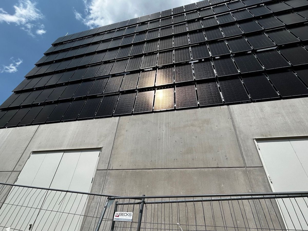SolarInMASS's tweet photo. #BIPV on an ice storage structure?
“#IceStorage - I am undecided what I like better, the facade #PV or #ThermalStorage unit. Nice to see them integrated here in #Heidelberg, #Germany.” https://t.co/vojAPV7Rlo