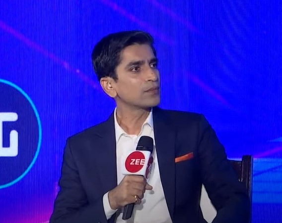 ZeeNews's tweet photo. 'पिछली सरकारों ने पंजाब का ऐसा हाल किया कि लोग निवेश करने में डरने लगे, हमारी सरकार पंजाब में भारी निवेश ला रही है' - पंजाब कैबिनेट मंत्री अमन अरोड़ा 

Watch Fireside chat with Punjab Govt. Minister
@AroraAmanSunam & @JournoPranay 

#DigitalIndiaDialogue #ZeeDigitalIndiaDialogue #NewIndia #technology   

WATCH LIVE 
https://t.co/Xi4oylkFE8