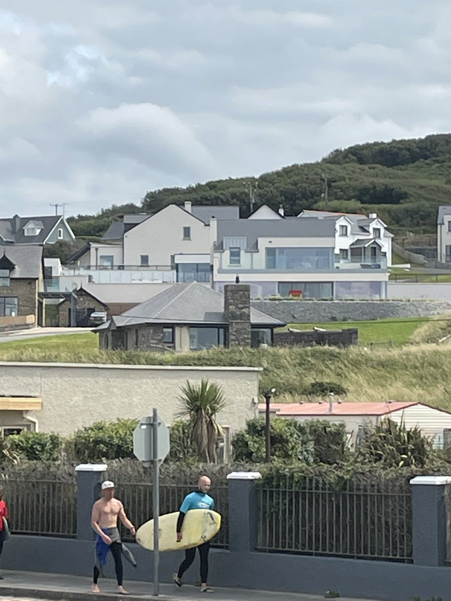 MMCITMMCK's tweet photo. Planning in the tiny hamlet of Rossnowlagh, Co. Donegal. 🤔 https://t.co/ILAETPcOGc