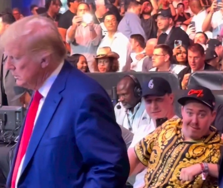 No caption #UFC290 😂
<a href="/realDonaldTrump/">Donald J. Trump</a> <a href="/Shanemgillis/">Shane Gillis</a>