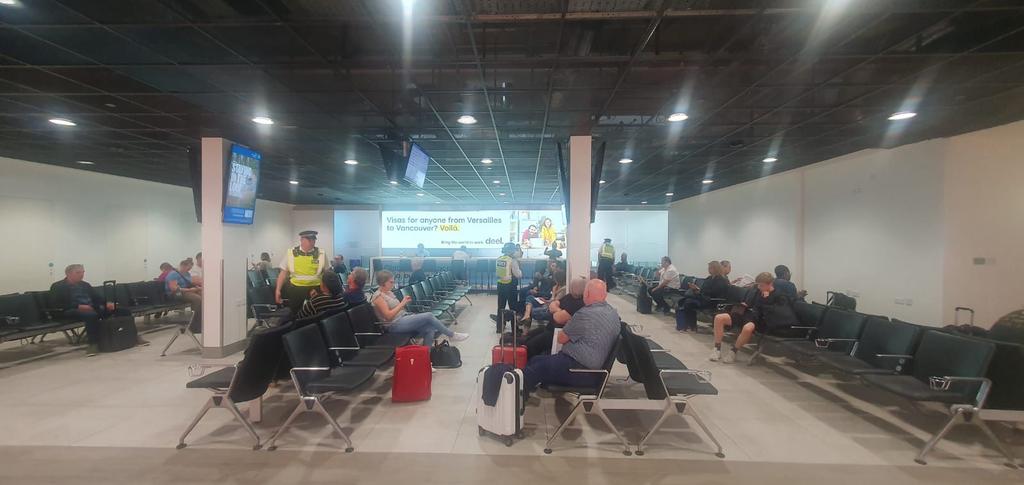 MPSCityAirport's tweet photo. Yesterday, we had an opportunity to work with our Project Servator team colleagues to carry out deployments in and around London City Airport. 
Teamwork makes the dream work. 
#projectservator
#JUW
#keepingyousafe 
#Londoncityair https://t.co/RRy94ablIm