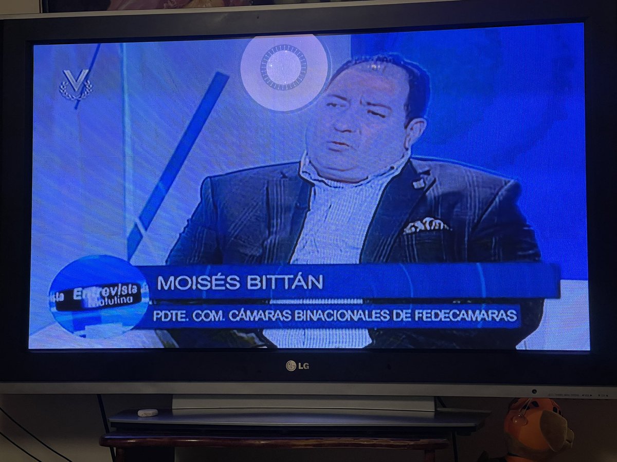 raulgilarias's tweet photo. @MoisesBittan presidente de @CAVEPERU_CAMARA y de la comisión de cámaras binacionales de @fedecamaras en entrevista en @El_Noticiero , excelente entrevista los invito a verla @camcaroni @Conindustria @consecomercio @Lextendi_ve @prioriconsulta https://t.co/dTTx4NPoGR
