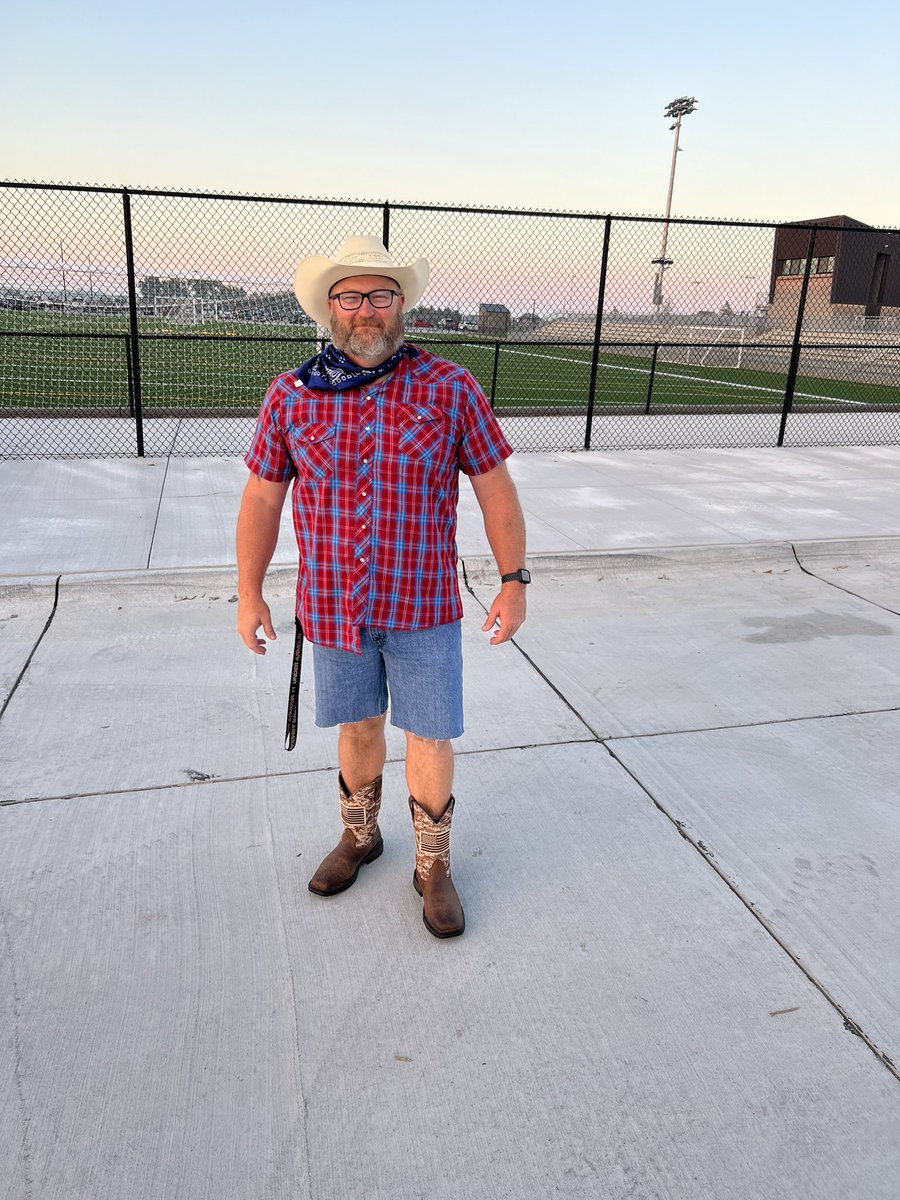 GriffFootball's tweet photo. Theme Thursday. Wild West. #TeamBonding #Creativity #BrickbyBrick https://t.co/p1a3kY1NXK