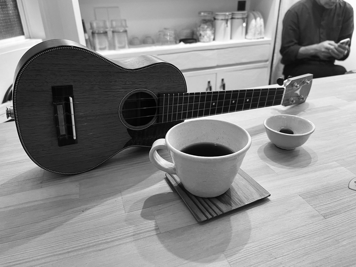 rikky615's tweet photo. 考え事しながら
東ティモールを…

#ukulele #coffee https://t.co/Gty9h6U7i0