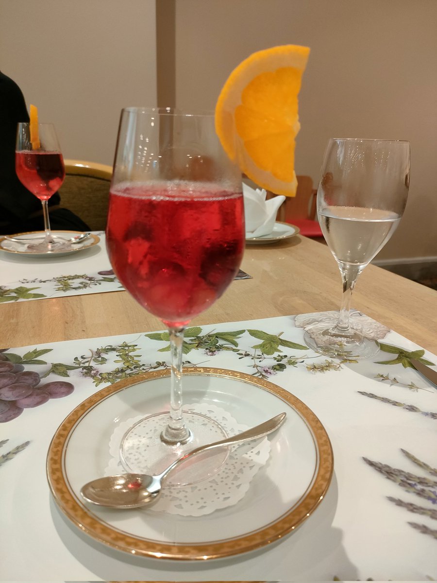 teaandbook0827's tweet photo. 久々アフタヌーンティー
ロンネフェルトの紅茶が飲み放題嬉しい💕 https://t.co/Ddkho52K6f