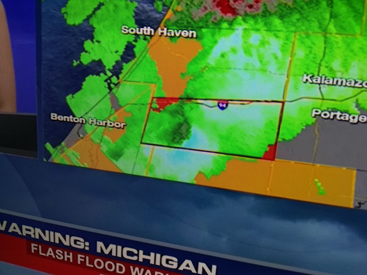 GOESguyHarlie's tweet photo. .@JeffPorterWX @weathermankeith @FoxWeatherman @ellenbacca , a few of us #wxgeeks think there might be something to the van Buren county storm. Decent rotation, cc appeared to show TDS and it lines up with velocity rotation. We think one might have dropped around I-94 n southofit https://t.co/SkwdB7puZd