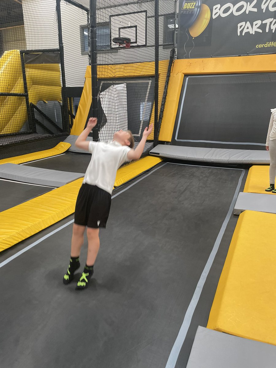 Miss H Owen tweet media