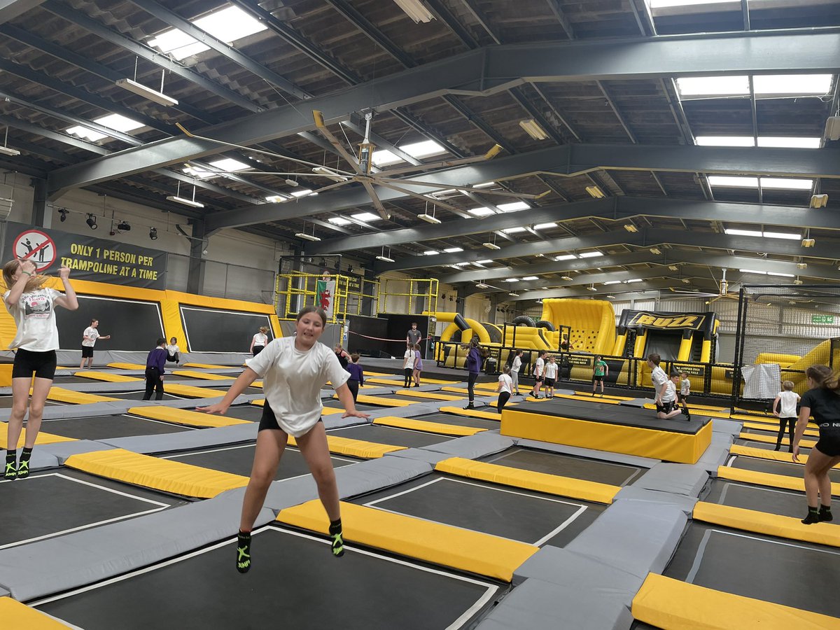 Miss H Owen tweet media