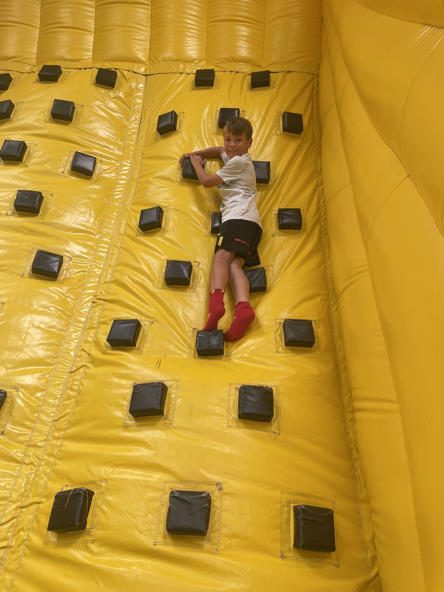 Miss H Owen tweet media