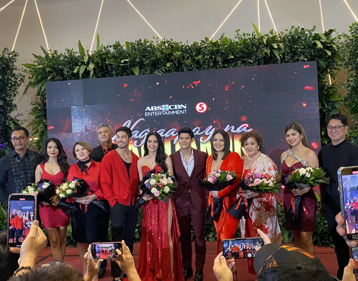 allan_d's tweet photo. The cast of #NagAapoyNaDamdamin led by @itsJaneOineza @akosijcdeberat @RiaAtayde &amp; @tonythesharky ❤️‍🔥

Premieres July 25, 3:50pm on Kapamilya Channel, A2Z &amp; @TV5manila! ❤️‍🔥
#PPPxNNDmediacon @ABSCBNpr https://t.co/bzm3LFgWtl