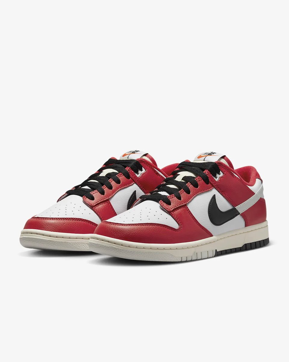 ArchDog02's tweet photo. Got the new chichago split dunks, size 7 big toes https://t.co/xX5bNQ0TGK