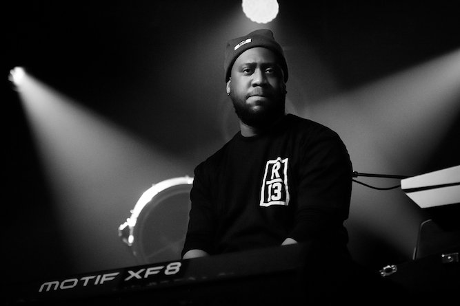 SolerAzuky's tweet photo. Le pianiste #RobertGlasper, #Grammy winner, est l'un des artistes qui assurent la pérennité du #JazzRap en repoussant les limites du genre. Il y incorpore de nouvelles influences et en explore de nouvelles sonorités. 
#Hiphop #Rap
Le Dossier à lire 📰👉 https://t.co/lE8M6qbFZU https://t.co/JtUIXBZBm2