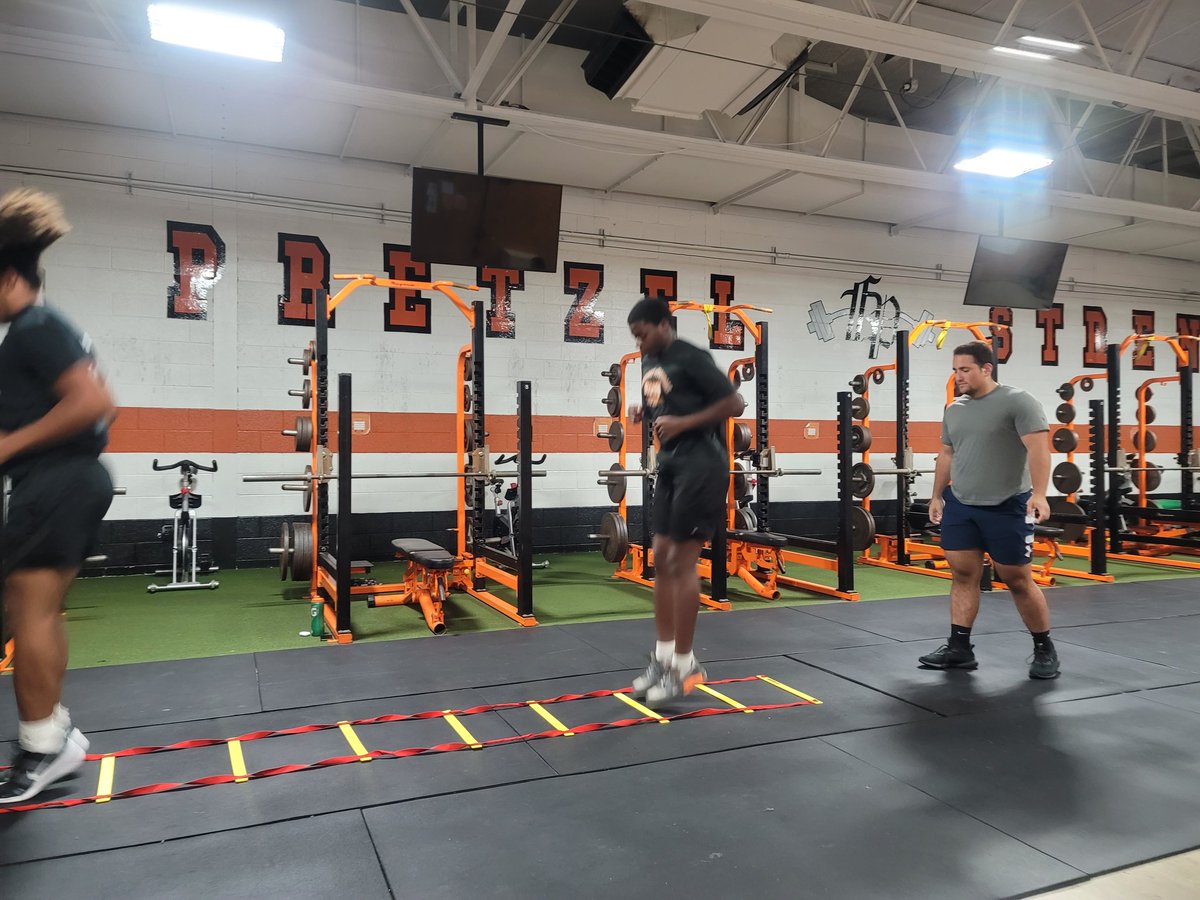 AnthonyDedmond's tweet photo. Felt good to get back with the fellas. The little things always matter.

5:30AM Lifting https://t.co/bnfuW6PaT8
