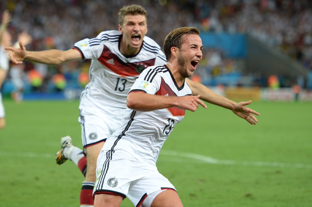 DFB_Team's tweet photo. UND ER MACHT(E) IHN! 🏆🔥
#onthisday in 2014 wurde Deutschland zum 4. Mal Weltmeister! ⭐⭐⭐⭐

#Throwback #DFBTeam #Weltmeister | 📸 Imago https://t.co/DIgA6s4Nzv