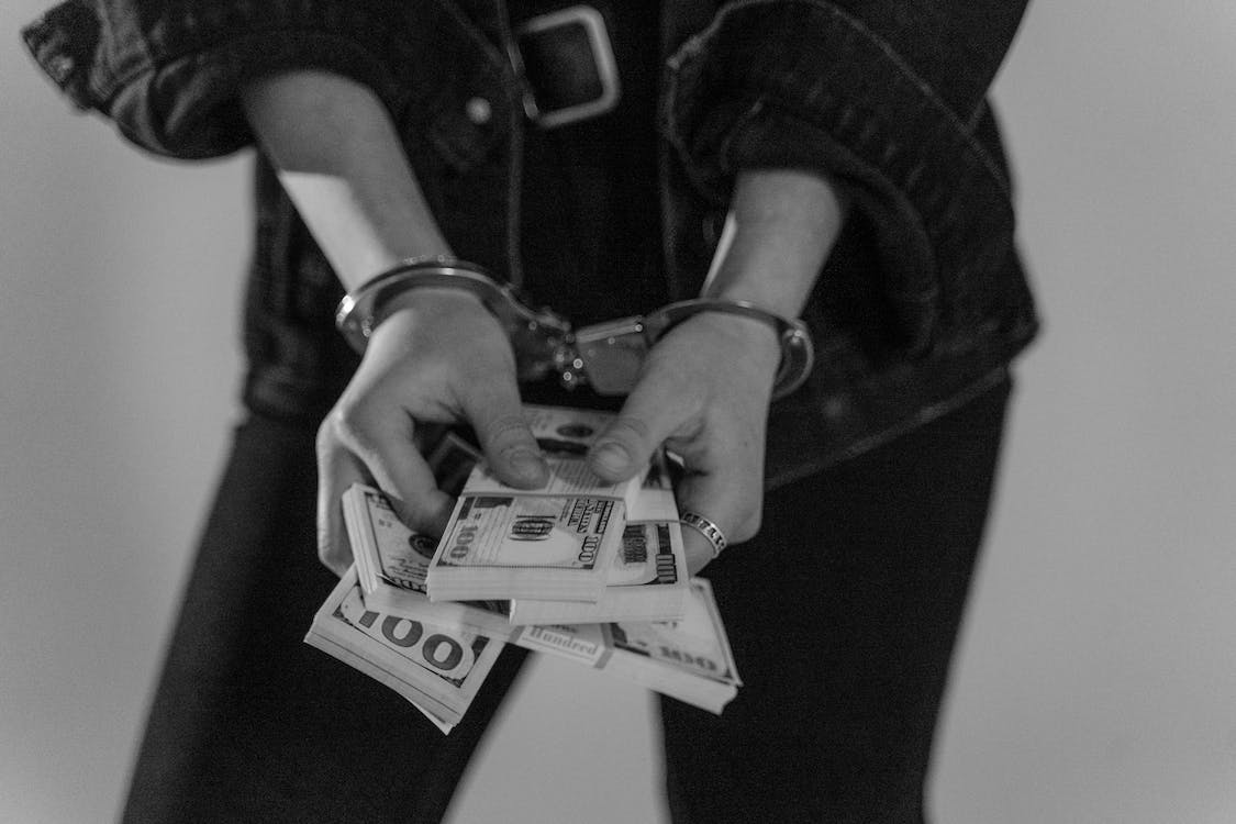 BenowitzLaw's tweet photo. Robbery is theft by, “the use, or threat, of force, violence or with a weapon, with intent to cause the victim to surrender the property or to prevent resistance:” Click below to learn more.
https://t.co/FH4AMWCQwe https://t.co/X00BZmfVJq