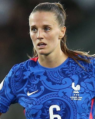 voltasport's tweet photo. 🇫🇷 Sandie 𝐓𝐎𝐋𝐄𝐓𝐓𝐈
📍 Bagnols-sur-Cèze, 13/7/1995
🏟 Media 🌍 @equipedefranceF (41)
👚 @MontpellierHSC @LUDfemenino @realmadridfem
La centrocampista se formó en el SC Cavillargues, FC Bagnols Pont y Montpellier HSC, ganó el Mundial Sub-17 2012 y Eurocopa Sub-19 2013. #FRA https://t.co/Hm7eAzpdMc