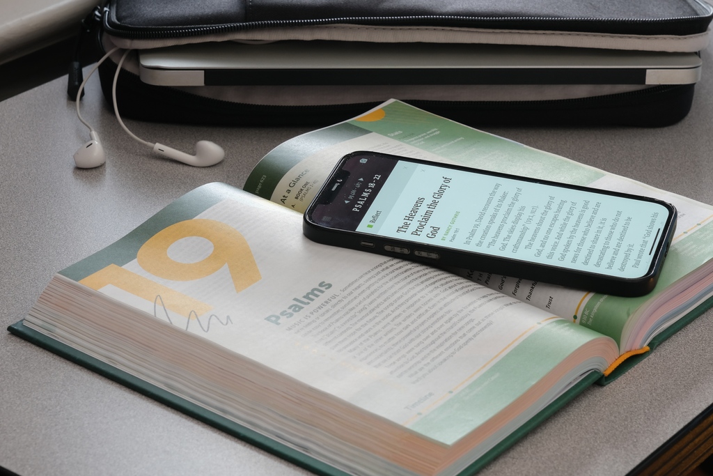 NLTverse's tweet image. Want to know more about the Student Life Application Study Bible? One of our Bible copy editors walks you through all the amazing features in this Bible

Watch 📽️: youtu.be/gpxlYmUHy7c

#NLTBible #StudyBible #StudentBible #FilamentBible #StudyAndMore #BibleForUnderstanding