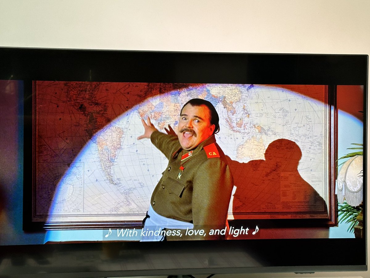 LaManieduCinema's tweet image. Je découvre aujourd’hui que #HistoryOfTheWorldPartII de Mel Brooks est dispo sur @DisneyPlusFR et c’est juste hilarant ! 
De la parodie en veux-tu en voilà et un casting fou : Jack Black en Staline, Seth Rogen en Noé et Taika Waititi en Freud

Mel Brooks mon Dieu sur Terre ❤️