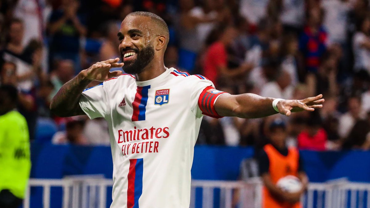 Dark_Dev0's tweet photo. Si vous avez un joueur à citer, le meilleur, le plus légendaire par rapport à un club lequel ce serait 🤔

Pour commencer on va faire les clubs de ligue 1 🇫🇷

Quel joueur est le plus emblématique / légendaire du club de l'Olympique Lyonnais 🔴🔵

#TeamOL #Lyon https://t.co/rxY5sGfxTS