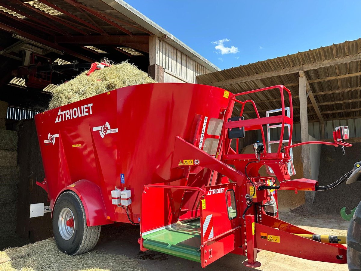 TriolietFR's tweet photo. Mise en service d'une mélangeuse Solomix 2 2400 VLL-B. Nous remercions notre concessionnaire Dombes Savoie Agri 🇫🇷 pour sa collaboration et souhaitons au client beaucoup de plaisir et de rentabilité avec sa nouvelle machine
#melangeuse #trioliet #techniquedaffouragementquimarche https://t.co/YRRLLMdWwF