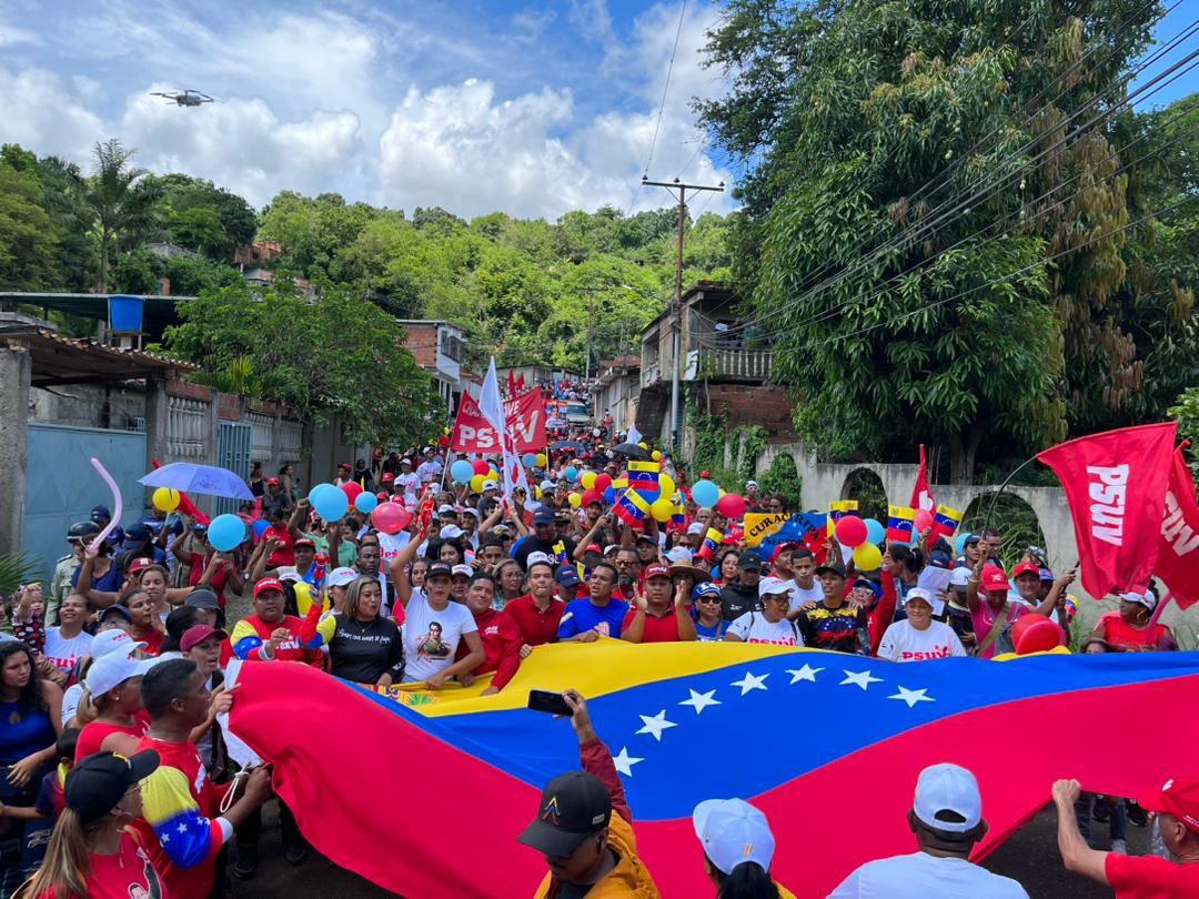 #13Jul | 🇻🇪 📢 ¡ ETIQUETA DEL DÍA! ▶️

#UniónRevolucionaria 

¡Bastante Pueblo hay aquí!