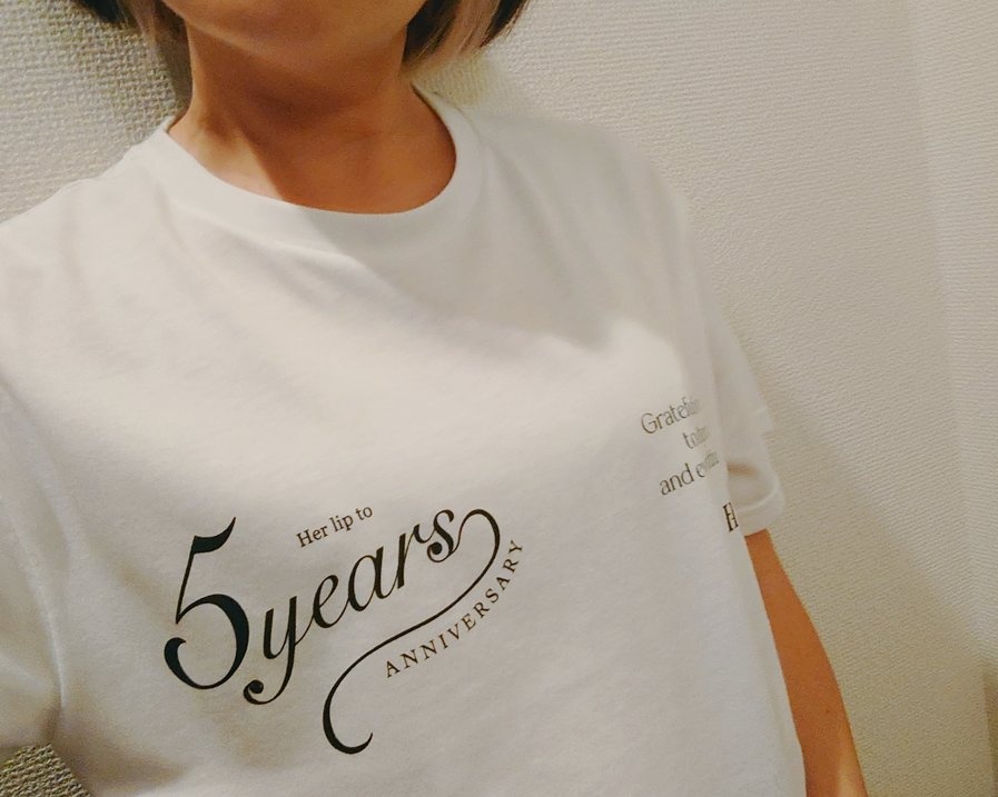 kana15816's tweet photo. HLT5周年ノベルティ。。
Tシャツはルームウェアとして
愛用中。。(*´ω`*)
#herlipto
#HLT5th
#ノベルティ https://t.co/K9InE8LRNR