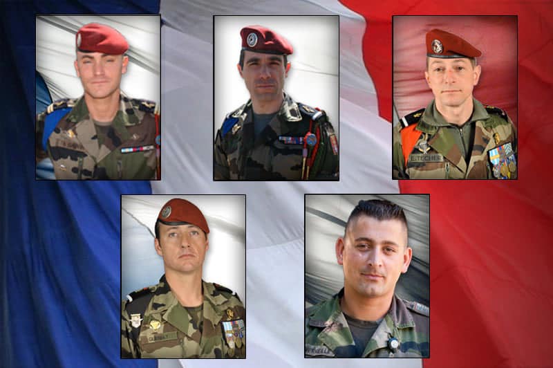 Unsor_siege's tweet image. On pense à eux, ils sont morts pour la France le 13 juillet 2011 en Afghanistan explosion d'une charge portée par un rebelle
ACH Emmanuel TECHER et ACH Jean-Marc GUENIAT - #17eRGP
ACH Laurent MARSOL et Cne Thomas GAUVIN - #1erRCP- 
Sgt Sébastien VERMEILLE - #SIRPA Terre de Lyon -
