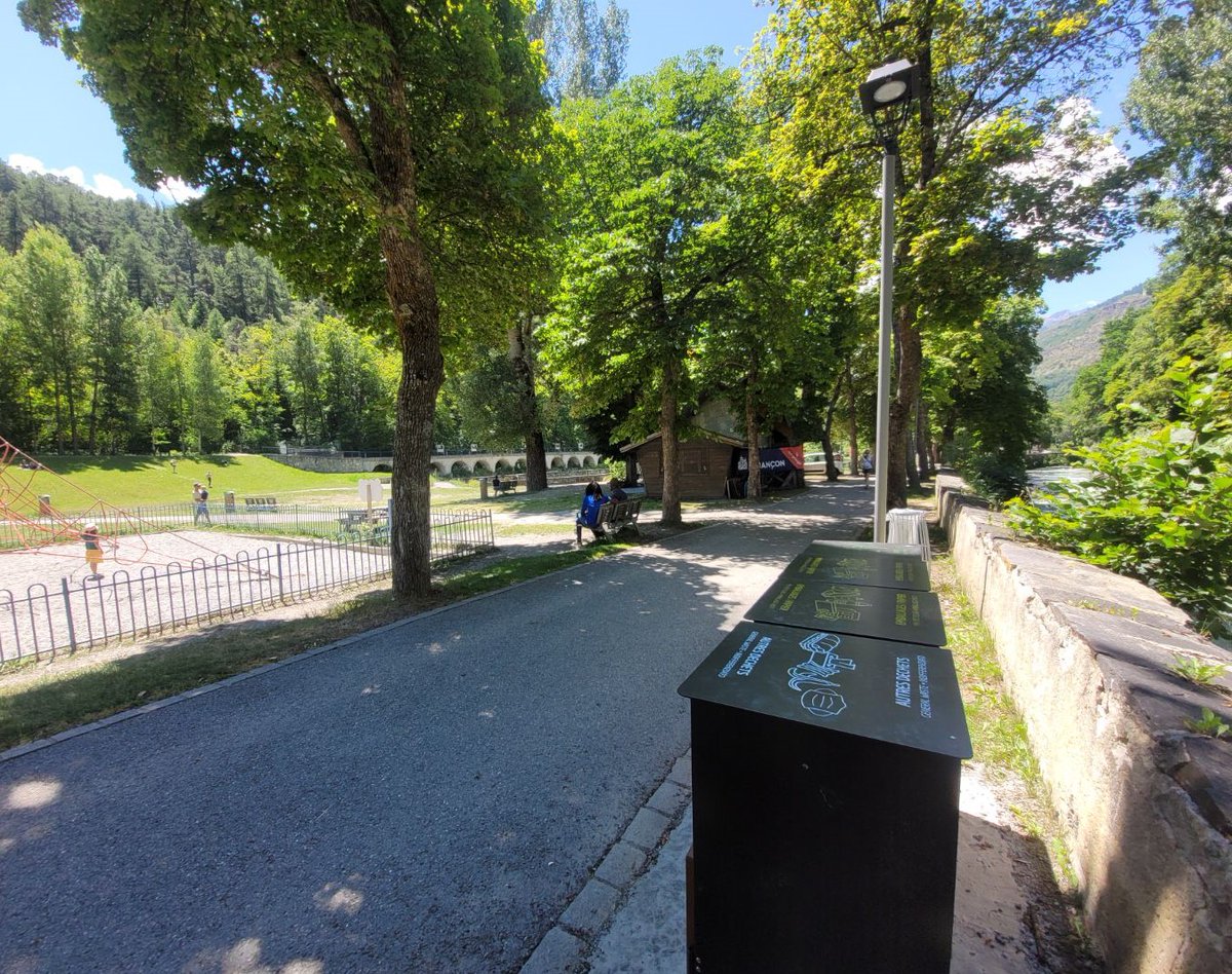 Vacanciers à la recherche d'air frais ? 
Le #tri atteint les sommets à <a href="/ccbrianconnais/">Communauté de Communes du Briançonnais</a> avec le dispositif Montagne Propre. En altitude aussi, j'opte pour les écogestes afin de préserver la biodiversité alpine🚵⛰️ avec <a href="/citeofrance/">Citeo</a> #EnVacancesAussiJeTrie