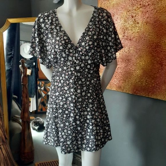 xosheconquerors's tweet photo. So good I had to share! Check out all the items I'm loving on @Poshmarkapp #poshmark #fashion #style #shopmycloset #zara: https://t.co/0UhfJqnANK https://t.co/MgId4RET7g