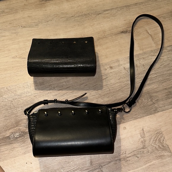 JennyNutter's tweet photo. So good I had to share! Check out all the items I'm loving on @Poshmarkapp #poshmark #fashion #style #shopmycloset #longaberger #alexanderwang: https://t.co/abcf3rsgi3 https://t.co/MeXbCx1qCH