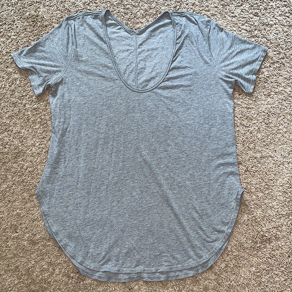 CaitlynL02's tweet photo. So good I had to share! Check out all the items I'm loving on @Poshmarkapp #poshmark #fashion #style #shopmycloset #lululemonathletica #pinkrose #levis: https://t.co/DAng0oKSvE https://t.co/esOyMmMUw4
