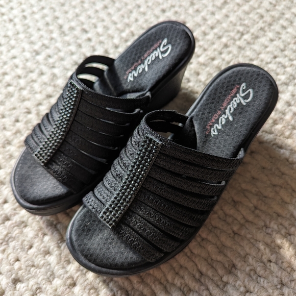 So good I had to share! Check out all the items I'm loving on <a href="/Poshmarkapp/">Poshmark</a> #poshmark #fashion #style #shopmycloset #skechers: posh.mk/zi9grHIOoBb