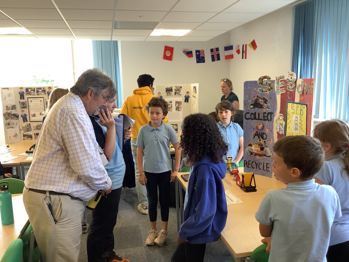 llanrhidianp's tweet photo. A pleasure to be with these pupils as they talk to judges in the @Technocamps Robotics competition 2023. Meet S.E.B (Super Eco Bot) who picks up and recycles cans. #LlanDCF #LlanLit #LlanNum ππ»β¨οΈππ€π¦Ύπ¦Ώ https://t.co/WSiN2AQFSA