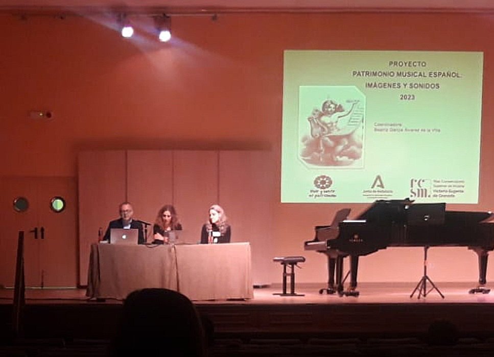AndalucíaEducativa (@aerevista) on Twitter photo Descubre el innovador proyecto coordinado por <a href="/Beadelavilla/">Beatriz G. Álvarez de la Villa</a> del <a href="/RCSMVE/">RCSM VictoriaEugenia</a> de Granada en la preservación del patrimonio musical español. Conectando generaciones, emociones y tradiciones se impulsa el desarrollo cultural, económico y social.
🔗bit.ly/aerev-pme Descubre el innovador proyecto coordinado por <a href="/Beadelavilla/">Beatriz G. Álvarez de la Villa</a> del <a href="/RCSMVE/">RCSM VictoriaEugenia</a> de Granada en la preservación del patrimonio musical español. Conectando generaciones, emociones y tradiciones se impulsa el desarrollo cultural, económico y social.
🔗bit.ly/aerev-pme