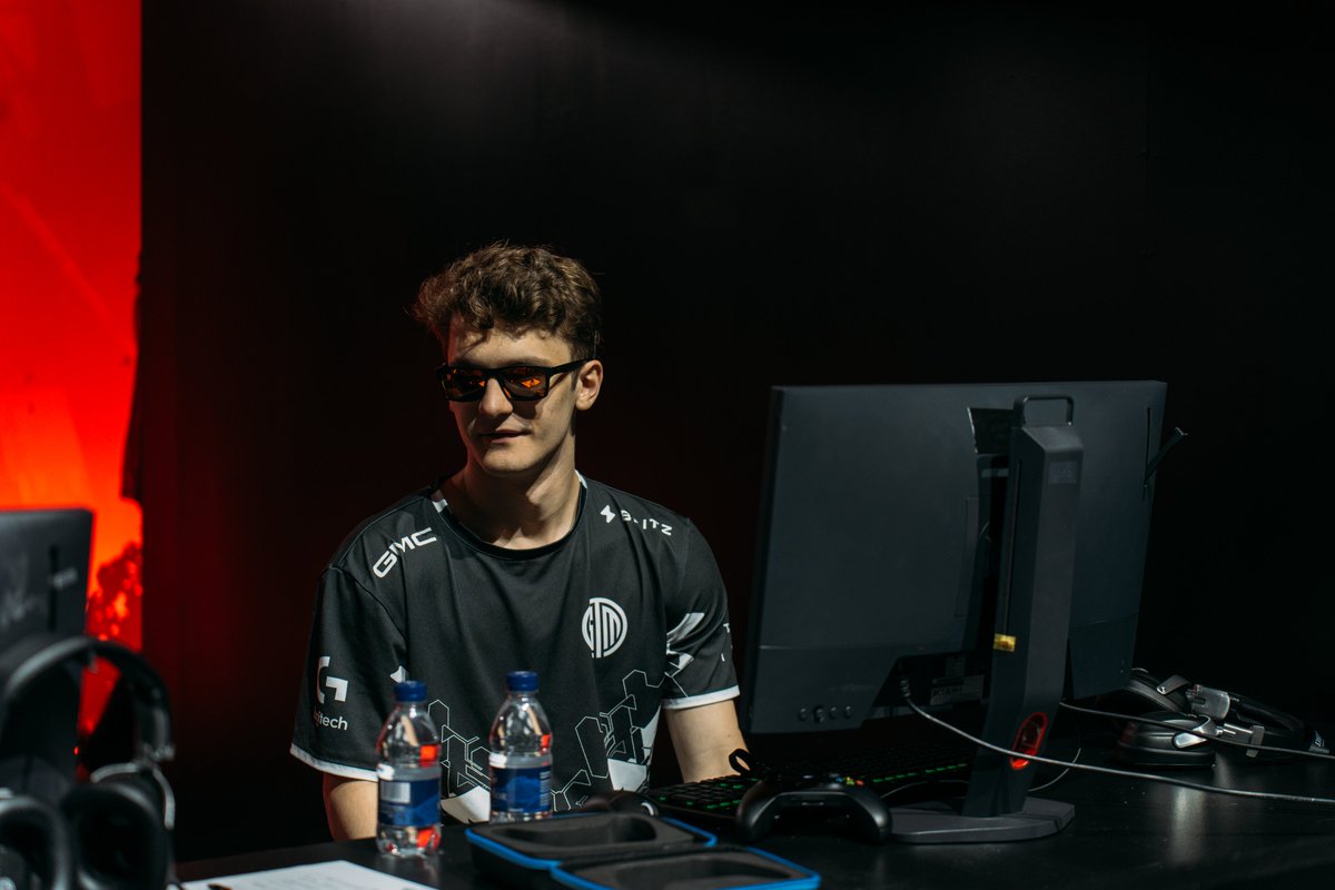 Of all the professional Apex players of all time (so far) <a href="/Verhulst/">CRT Verhulst</a> seems like the most 'complete' human being - by far. Skilled, tough, smart, beautiful, extensive world travels and has lived in the wilderness for long periods with nothing but a stick, speaks multiple languages,
